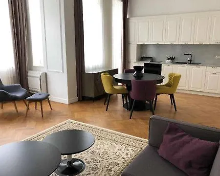 Top Center Luxury Апартамент *